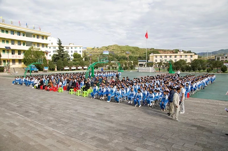 3D打印機(jī)助學(xué)活動(dòng)合影