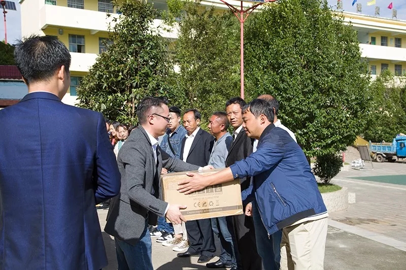 公益助學(xué)活動(dòng)捐助3D打印機(jī)