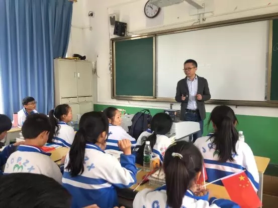 3D打印機(jī)公益助學(xué)講解3D打印知識(shí)