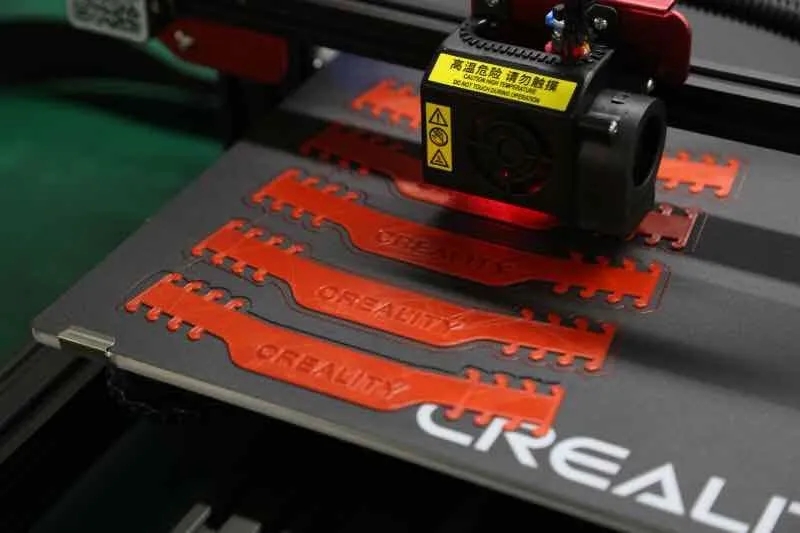 3D口罩扣打印現(xiàn)場(chǎng)